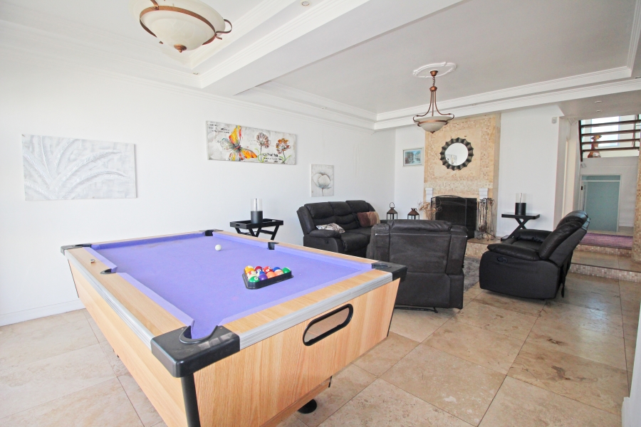 5 Bedroom Property for Sale in Paradise Beach Western Cape